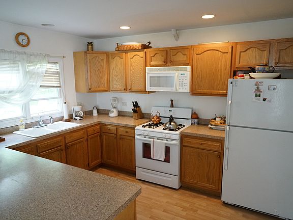 4th image of 209 Oakwood Dr