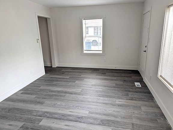 4th image of 2237 Eccles Ave