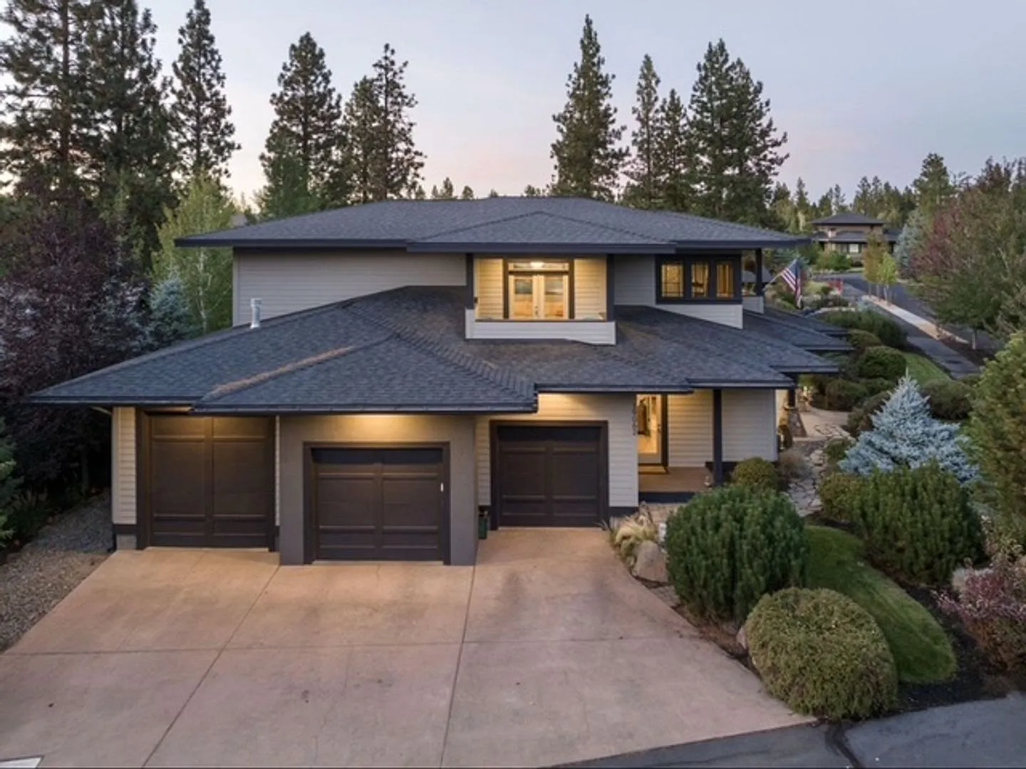 Stunning Bend 4-bed/3-bath corner lot home in Three Pines Neighborhood! — Photo 2