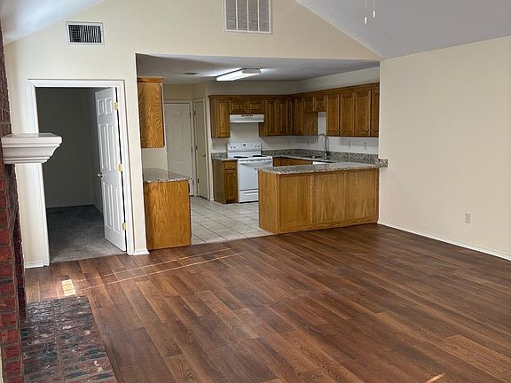 3rd image of 5812 W Farmers Ave