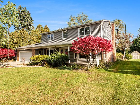 2nd image of 1821 Lake Michigan Dr NW