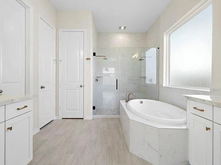 9806 Oakwood Trl — Photo 18