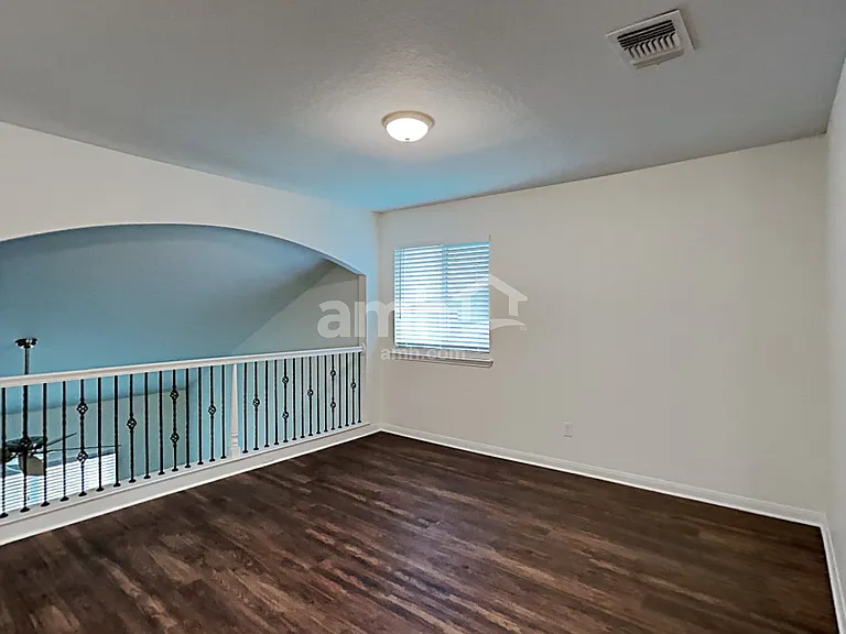 1038 Lauren St — Photo 11