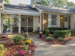 220 W Rainbow Ln, Kansas City, MO 64114