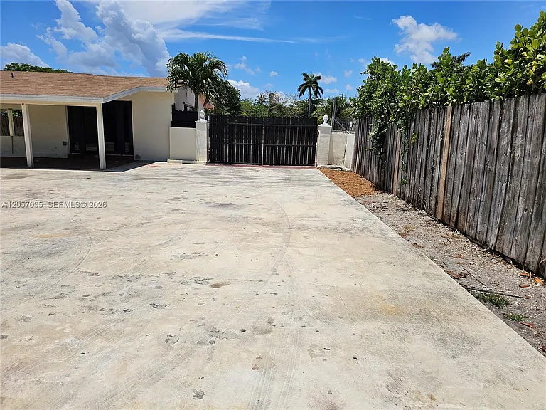 16321 SW 96th Ave — Photo 23