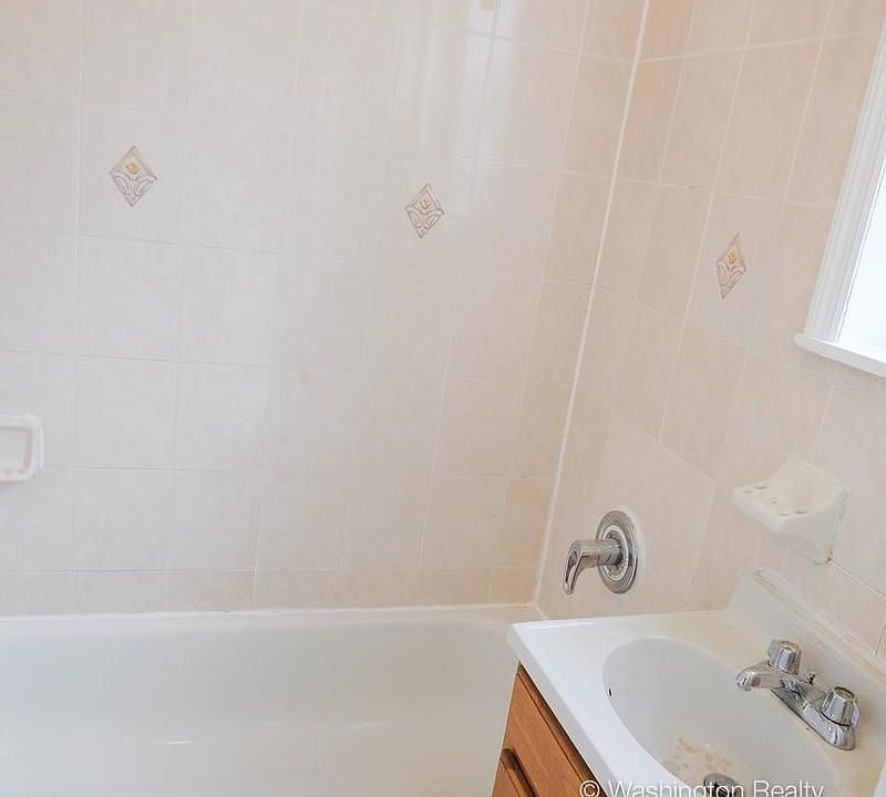 1st image of 378 Montgomery St #11