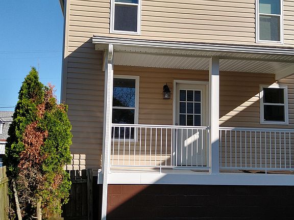 4th image of 704 Stanton St