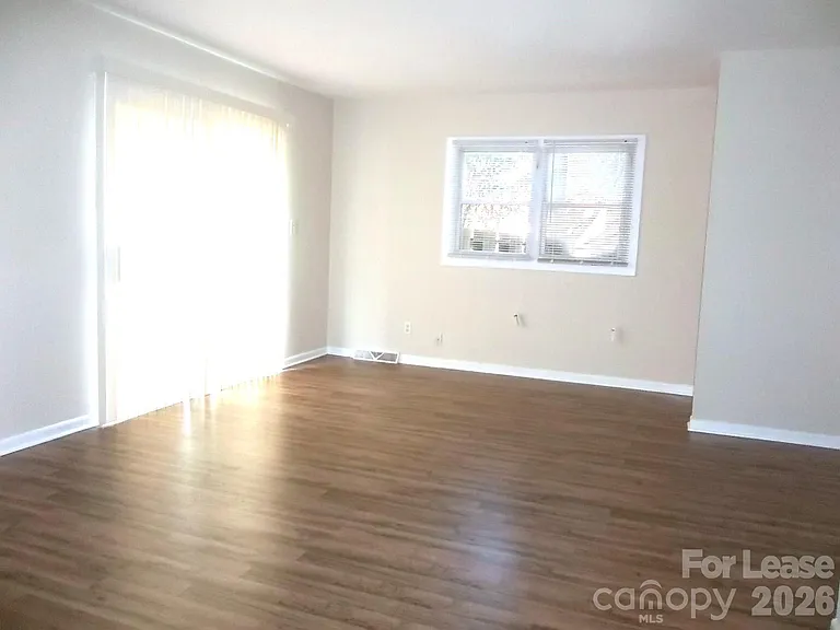 4024 Rosehaven Dr — Photo 6