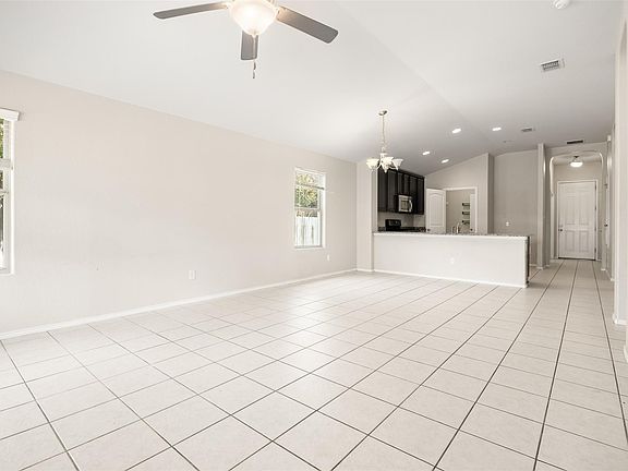 5th image of 2514 Garlic Creek Dr
