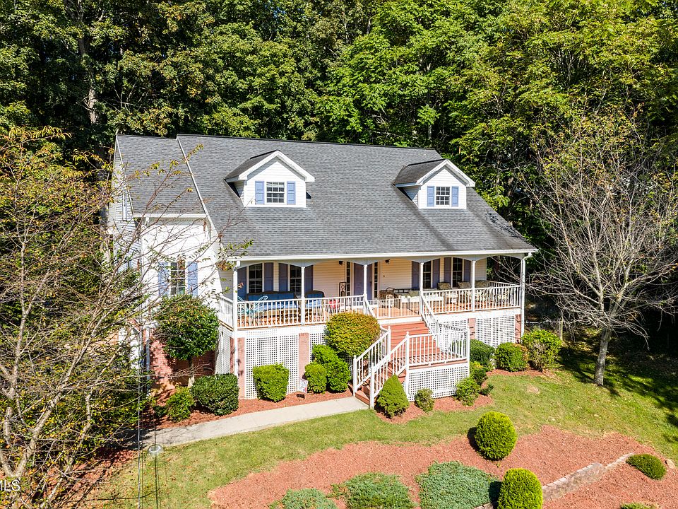 1st image of 144 Blue Bird Dr