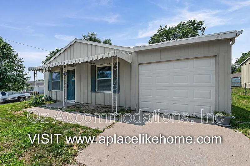 3 bed, 1.0 bath, 925 sqft, $1,095 — Photo 3