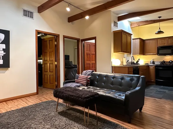 26065 Adamor Rd #B, Calabasas, CA 91302