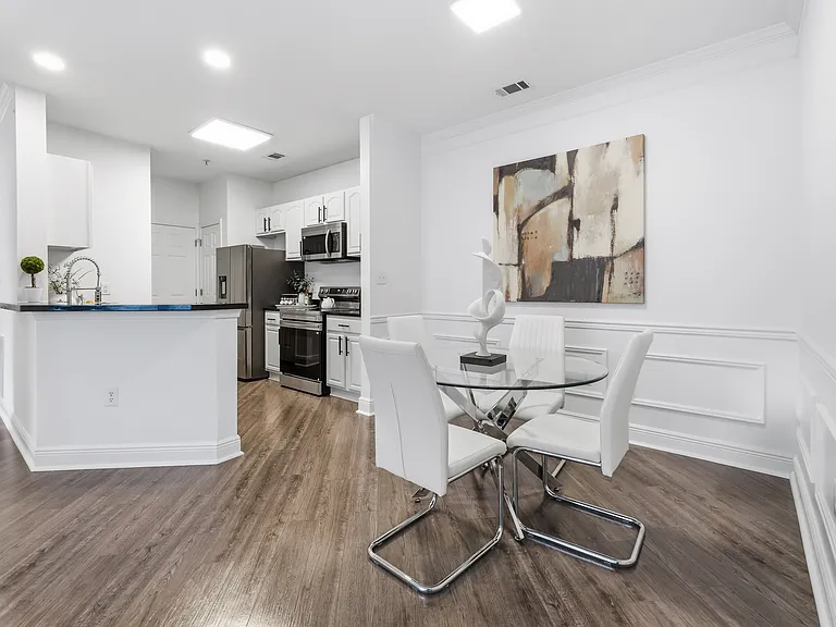 The Regent Apartment Homes — Photo 24