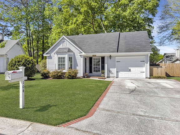 3rd image of 104 Jarett Rd