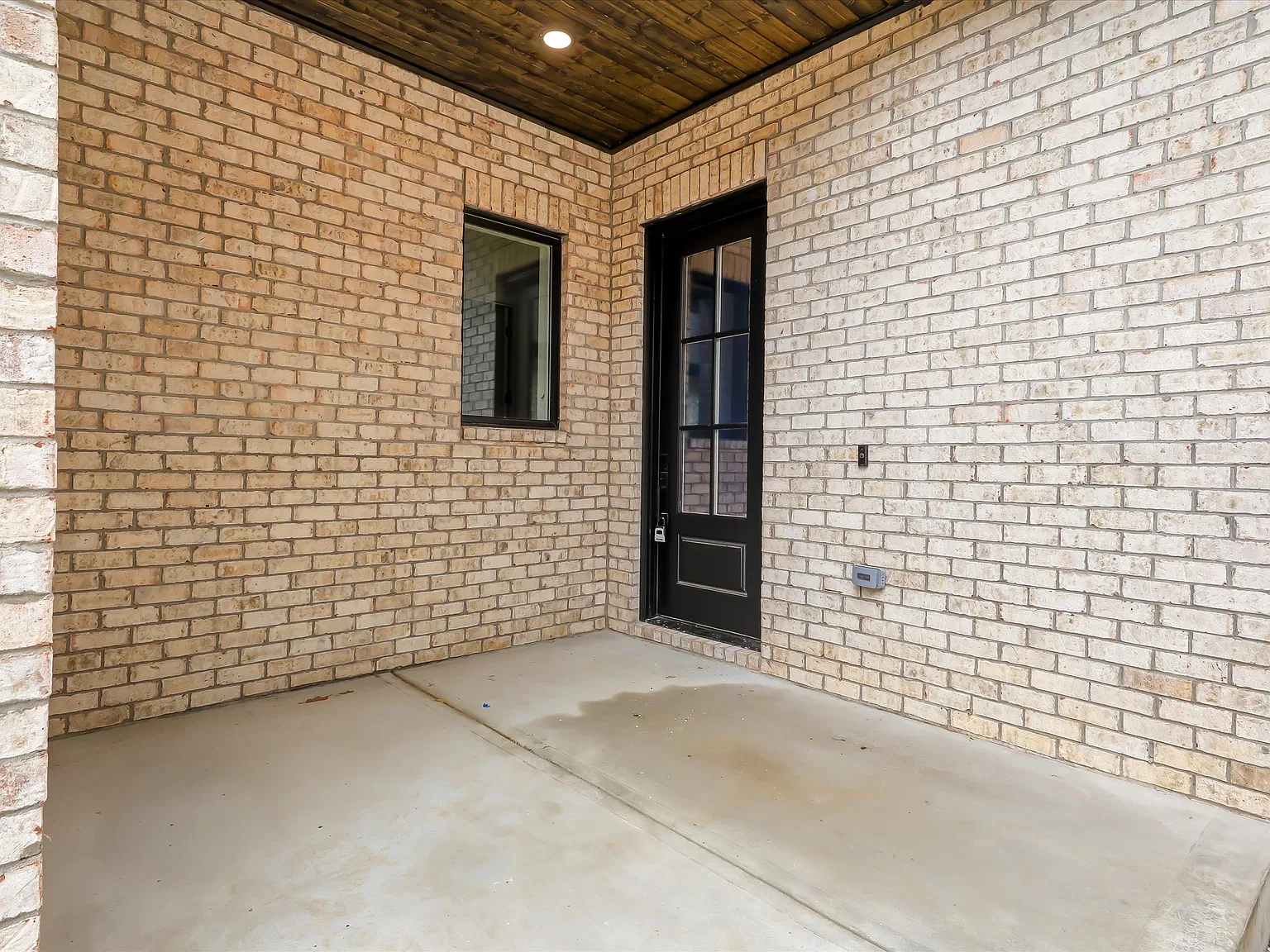 3 bed, 3.5 bath, 2440 sqft, $3,750 — Photo 4