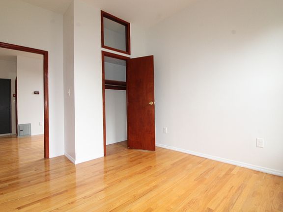 5th image of 223 18th St APT 3R
