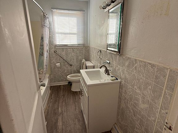 4th image of 1412 Hillcrest Ave