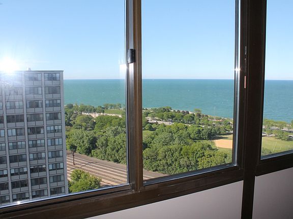 3rd image of 4850 S Lake Park Ave APT 2504
