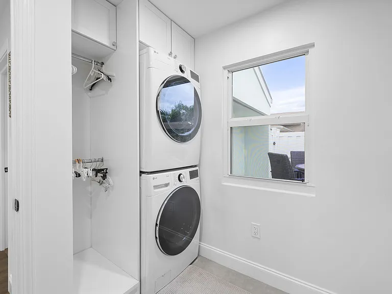 17235 Bay St — Photo 33