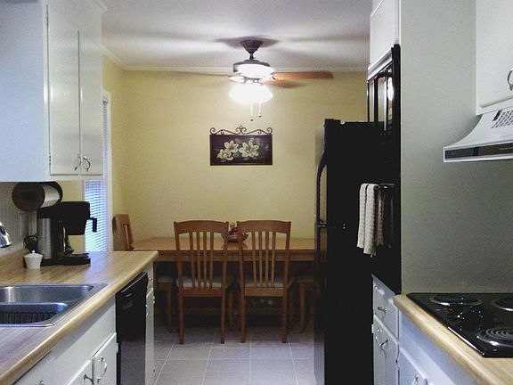 5th image of 130 Limehouse Dr