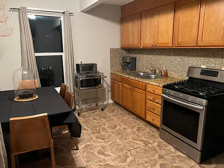 1226 SE Belmont St #4 — Photo 6