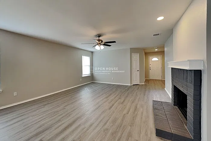3 bed, 2.0 bath, 1673 sqft, $2,100 — Photo 4