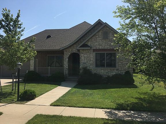 3rd image of 2221 S Stonegate Dr