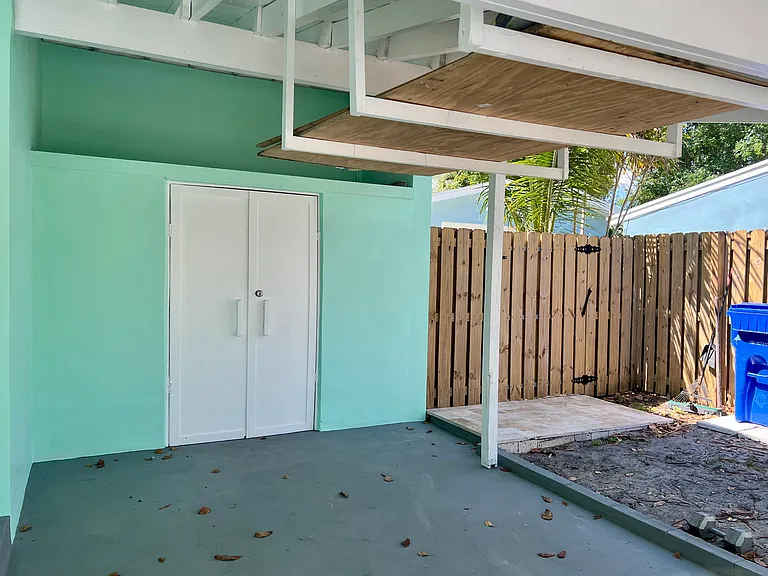 2360 SW 15th St — Photo 17
