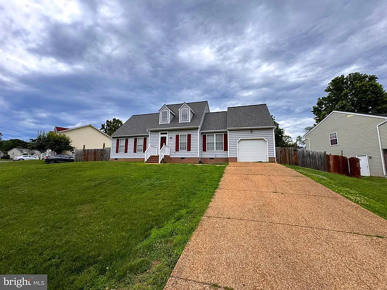 7423 Laura Ln — Photo 2