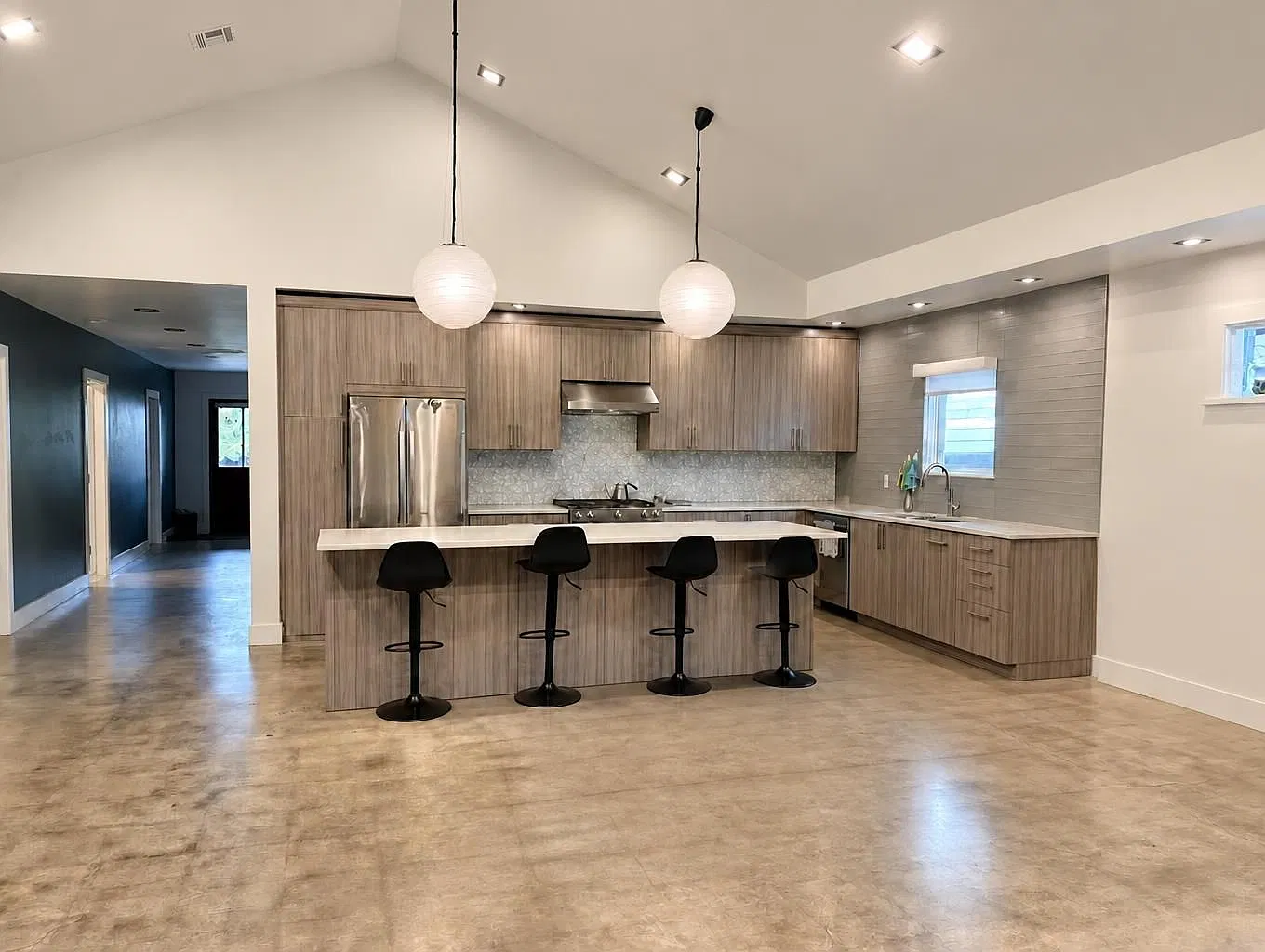 4 bed, 2937 sqft, $4,500 — Photo 2