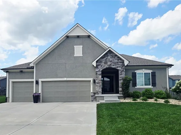 131 SE Briar Valley Ln, Blue Springs, MO 64064