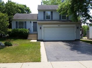 707 Grandview Dr, Crystal Lake, IL 60014