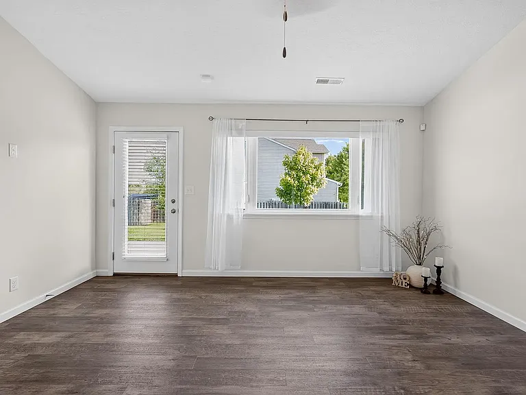 3272 Maitland Dr — Photo 13