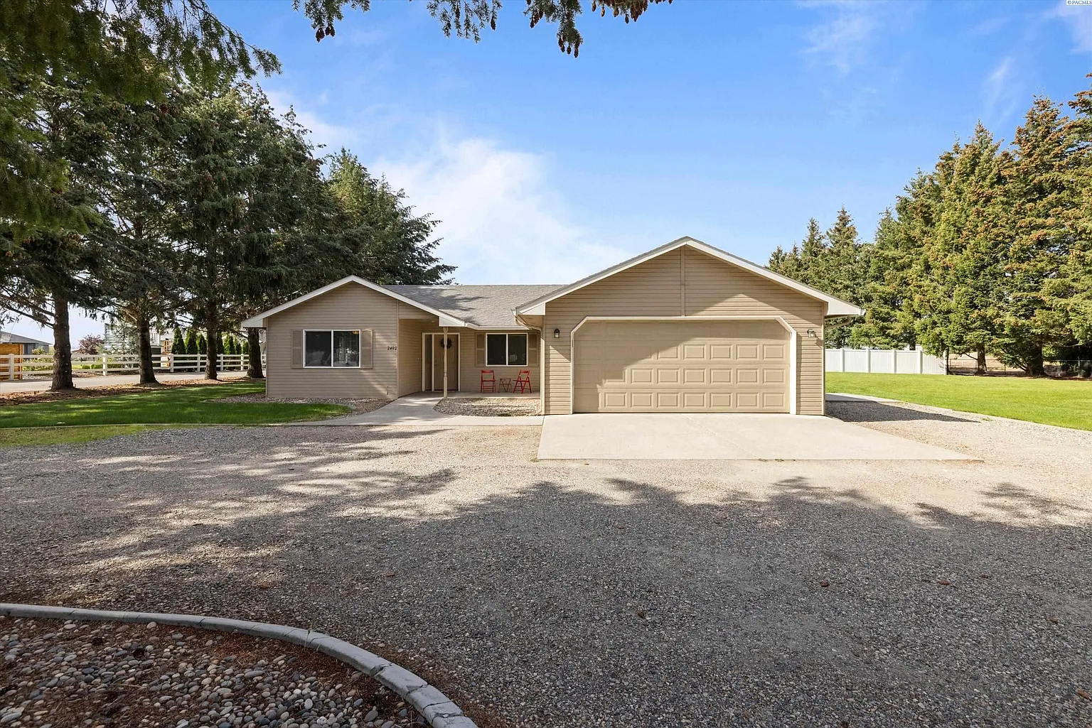 2402 Road 80 photo 1