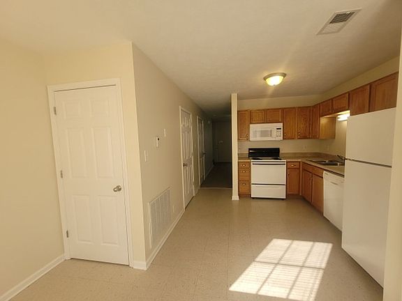 5th image of 1205 Ash Ridge Dr Unit E