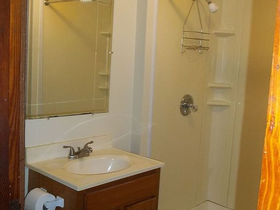 3rd image of 610 SE 74th St