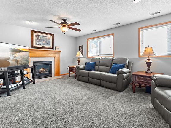 2nd image of 15712 Crocus Ave W