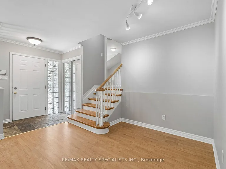 782 Hastings Ave — Photo 6
