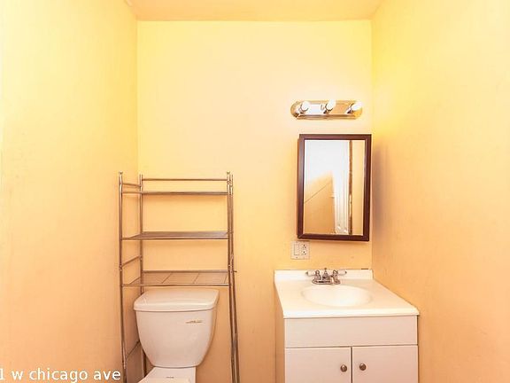 3rd image of 1461 W Chicago Ave #1626