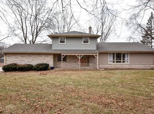 11915 N Ridgeway Ave, Mequon, WI 53097
