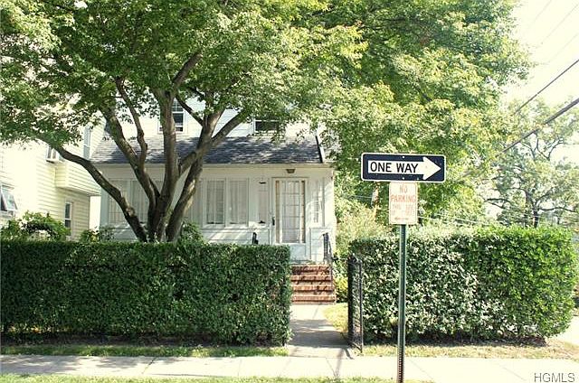 1st image of 1 Edgewater Pl