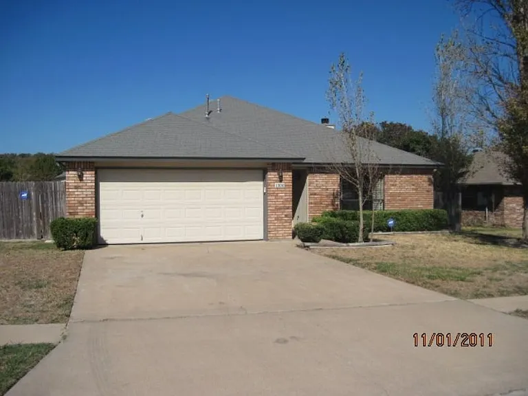 1506 Creek St — Photo 2