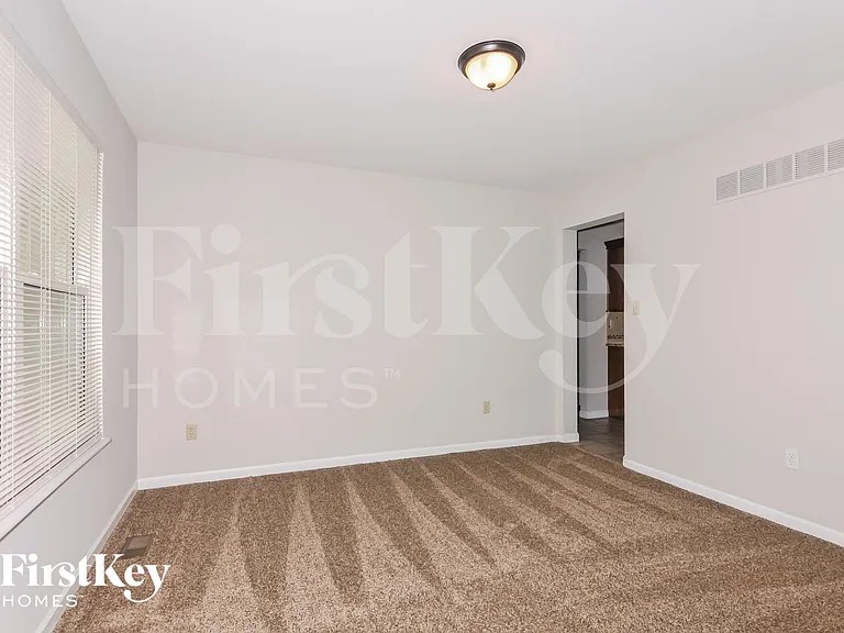 338 Forest Grove Ct — Photo 12