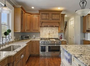 26 North Ave, Mendon, MA 01756