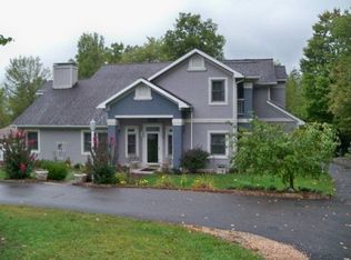 1412 Quail Ridge Rd, Oak Hill, WV 25901