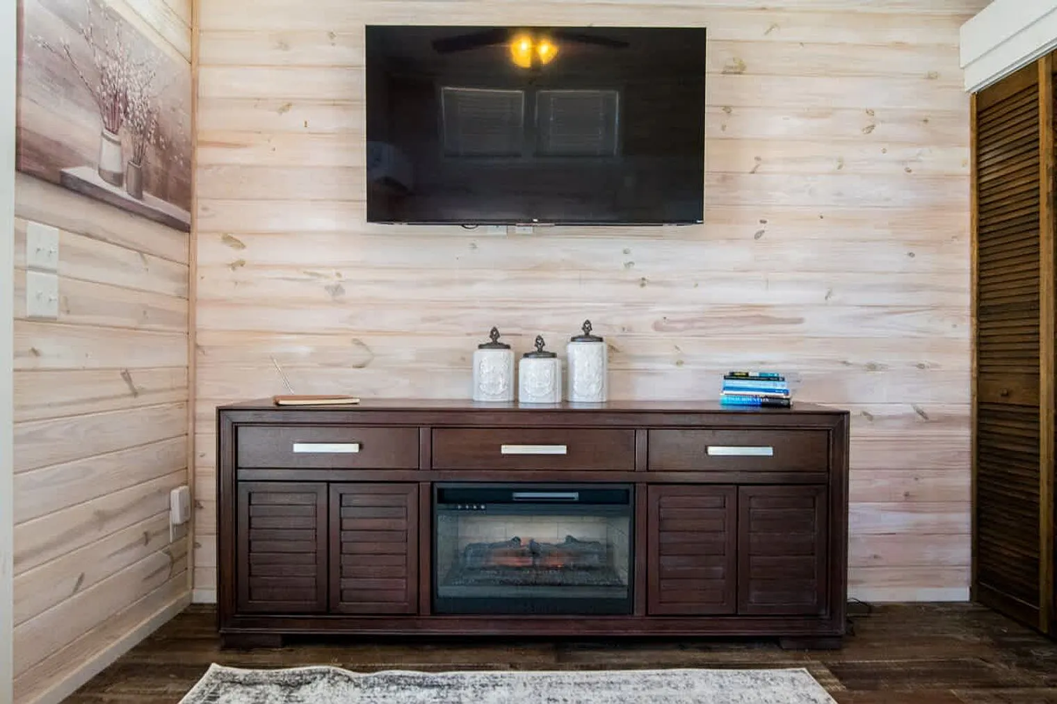 1 bed, 1.0 bath, 398 sqft, $2,204 — Photo 2