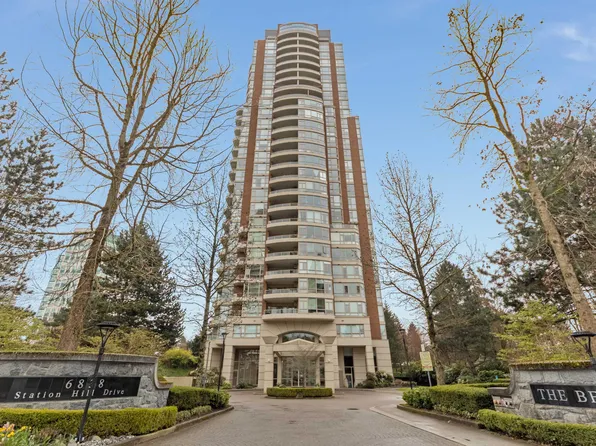 6838 Station Hill Dr #606, Burnaby, BC V3N 5A4