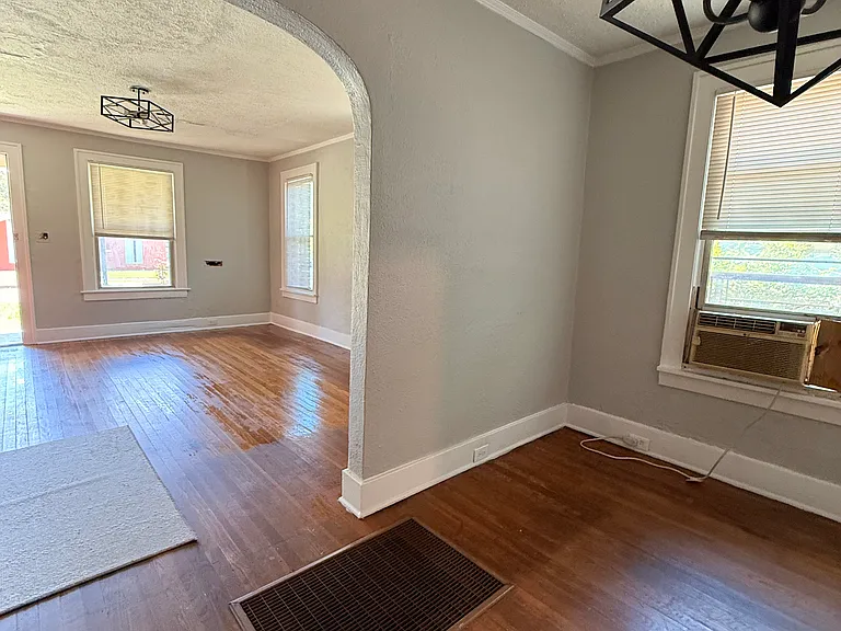 2378 Boyle Ave — Photo 7