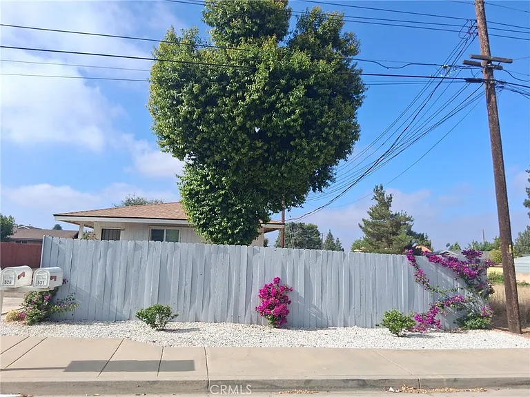 531 Erwin St — Photo 2