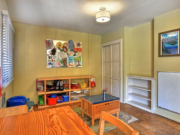5th image of 712 N Acacia Ave